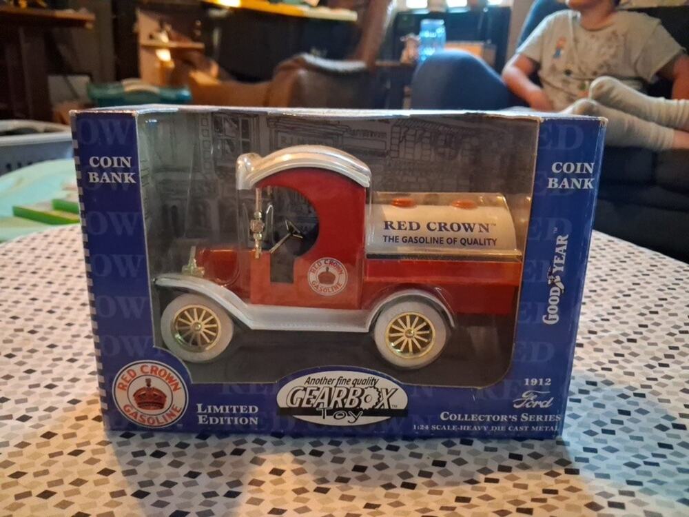 1912 Ford Tanker Truck 1:24 Coin Banks Limited Editions